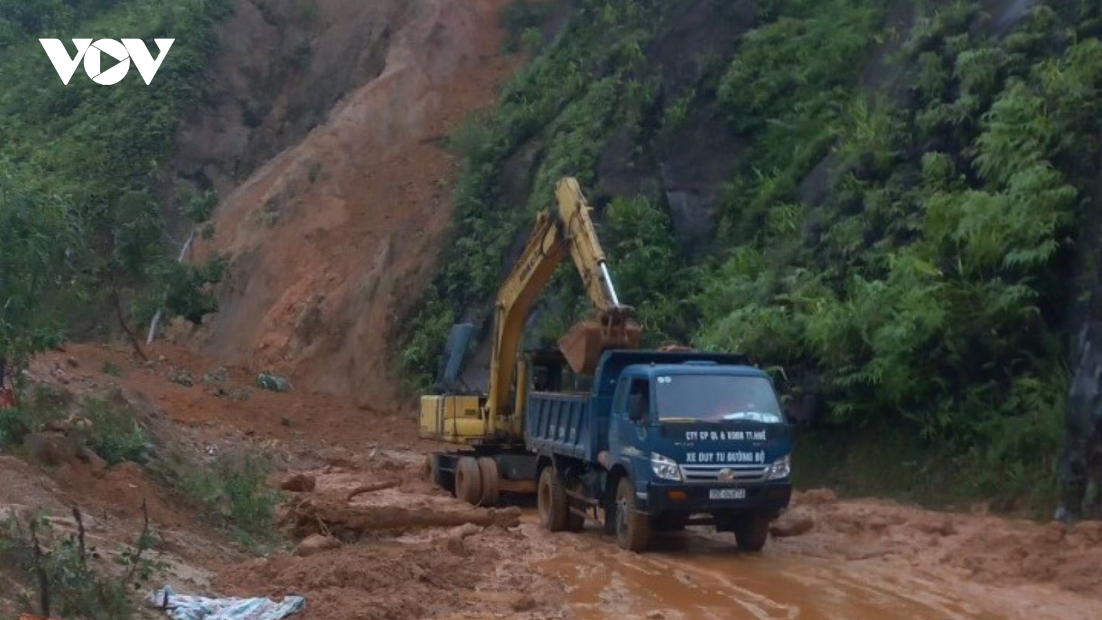 Cảnh báo sạt lở đường Hồ Chí Minh qua địa bàn huyện A Lưới, tỉnh Thừa Thiên Huế