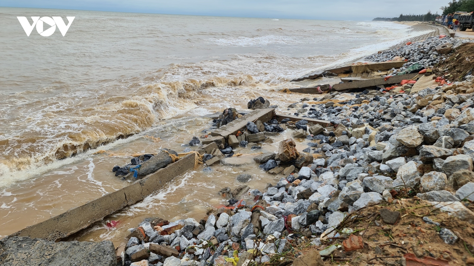 Quảng Bình tập trung xử lý cấp bách sự cố đê điều ứng phó mưa bão