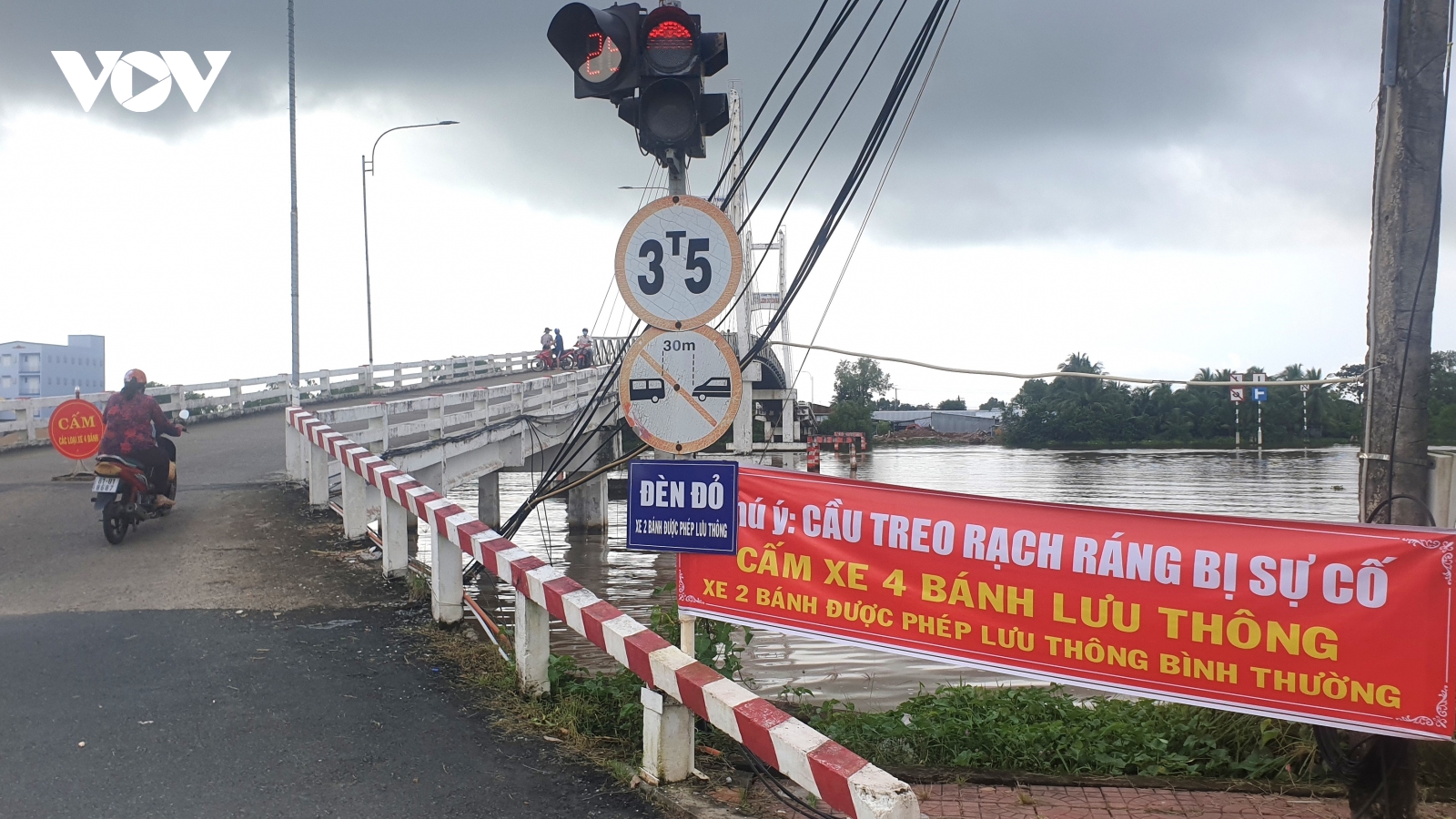 Cơ quan chức năng tỉnh Cà Mau vào cuộc vụ xe 30 tấn làm hư cầu 3,5 tấn