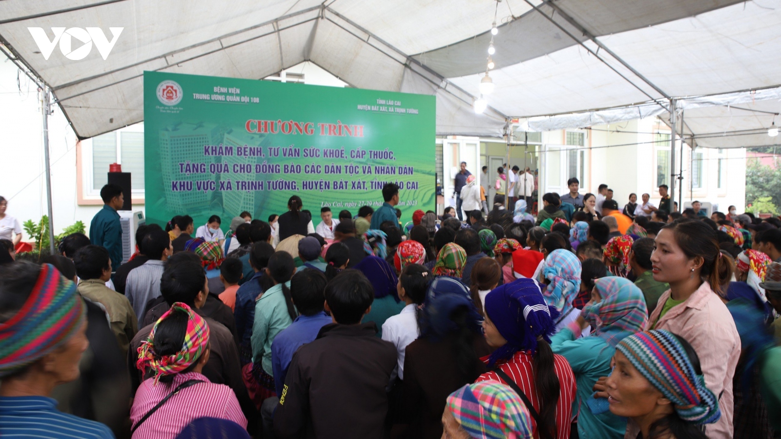 Gần 100 bác sĩ quân đội lên khám bệnh cho đồng bào vùng cao Lào Cai