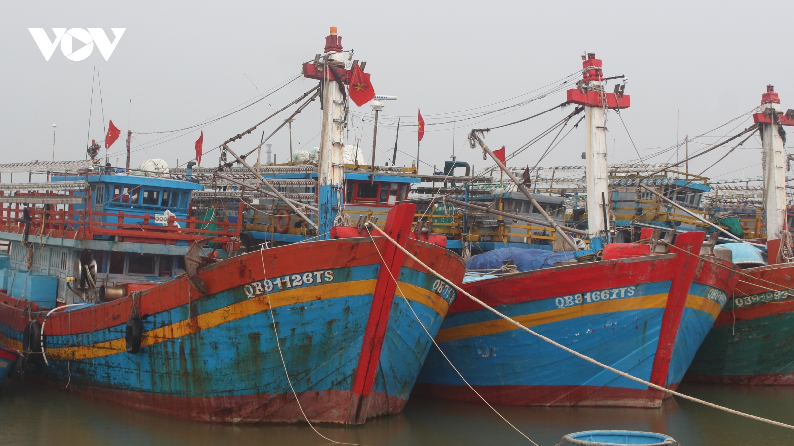 Quảng Bình cấm biển, kêu gọi tàu thuyền neo đậu tránh bão