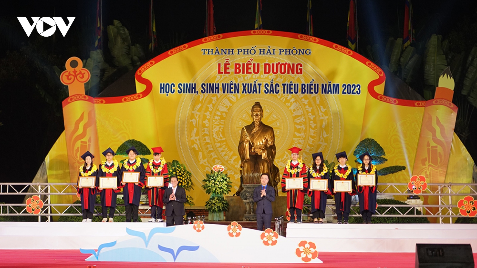 Hải Phòng: Hơn 1,3 tỷ đồng khen thưởng học sinh, sinh viên tiêu biểu