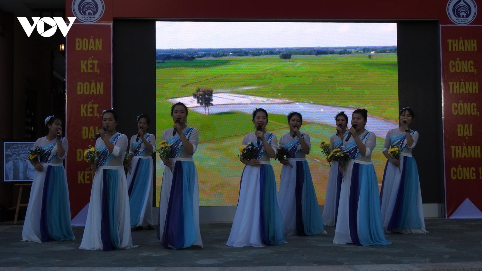 Niềm vui nhân đôi trong Ngày hội Đại đoàn kết toàn dân tộc