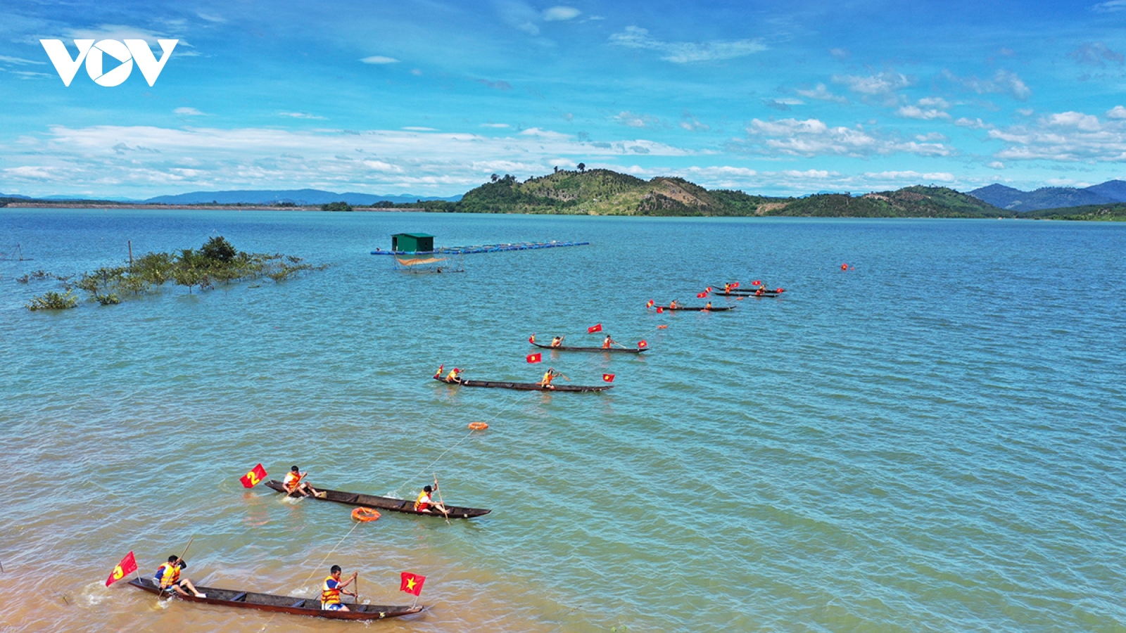 Khai hội đua thuyền độc mộc và Liên hoan Văn hóa Cồng chiêng Ia Grai 2023