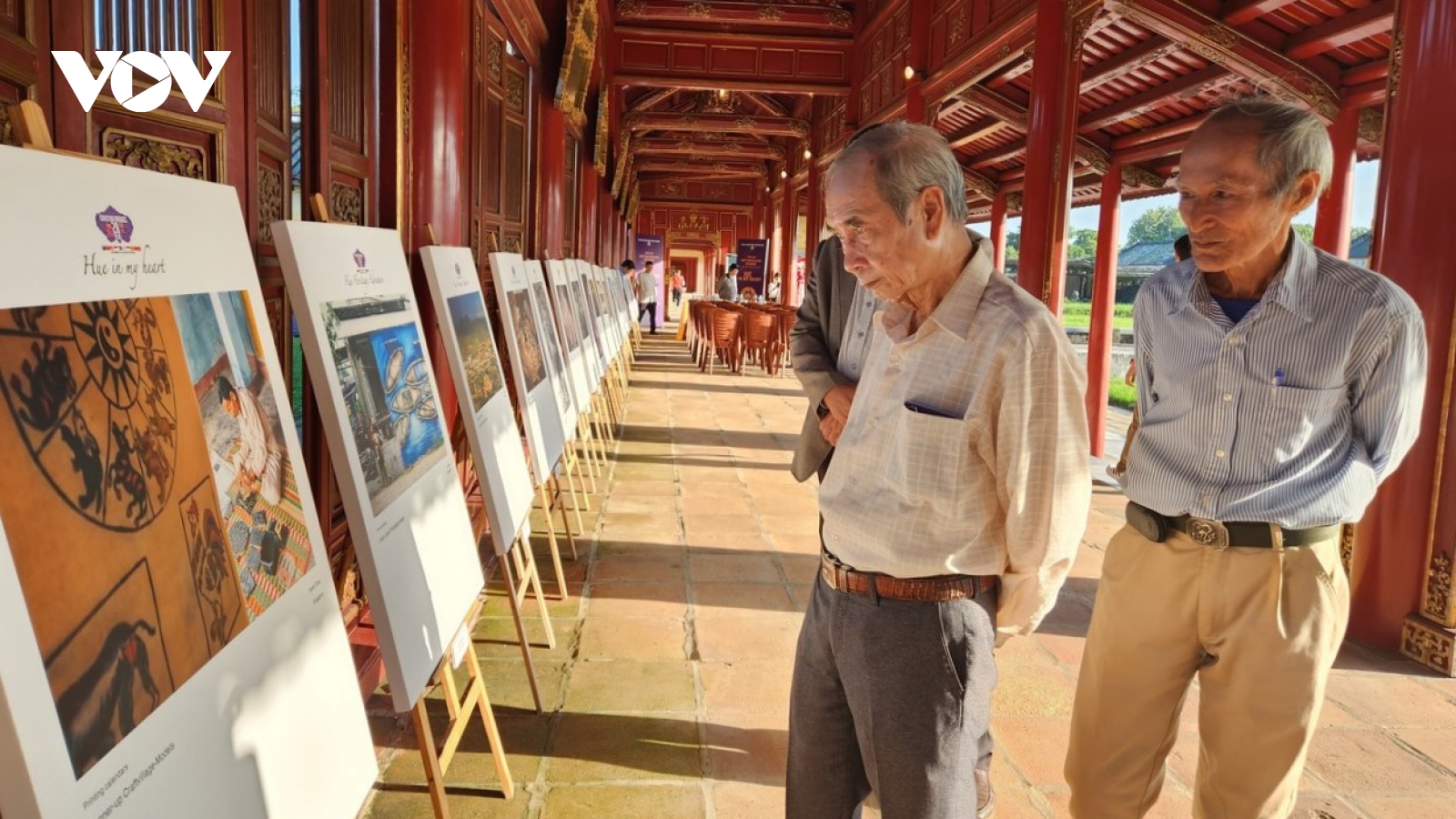 Khai mạc triển lãm nhiếp ảnh và di sản “ Huế trong tim tôi”