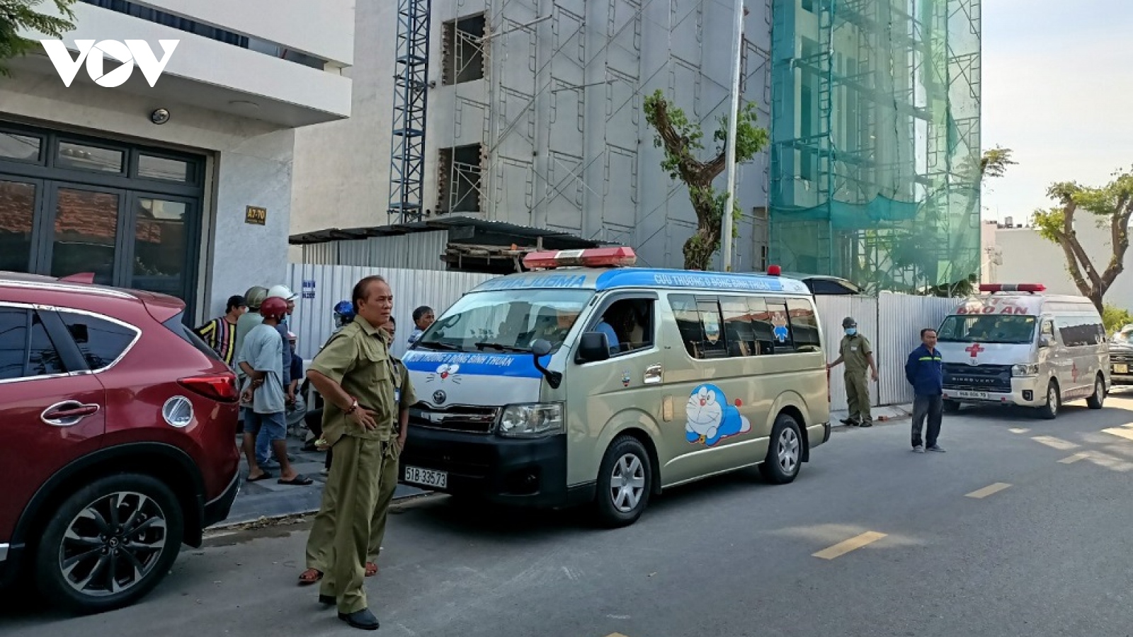 Đứt thang vận chuyển vật liệu, 3 thợ hồ ở Bình Thuận tử vong