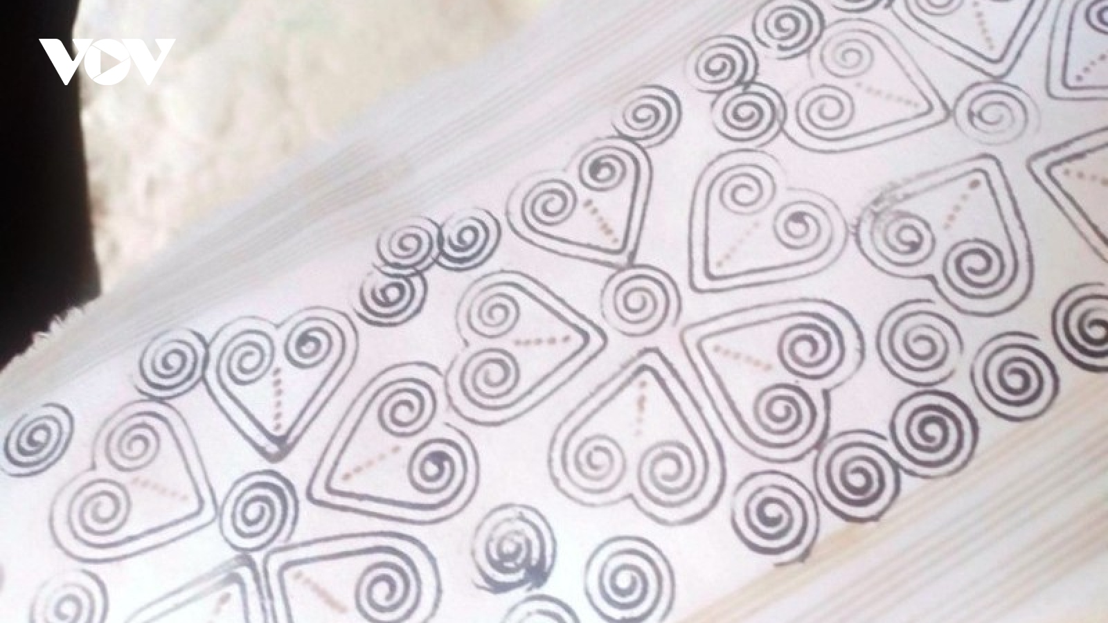 Ghi danh nghệ thuật dùng sáp ong tạo hoa văn trên vải của người Mông ở Yên Bái
