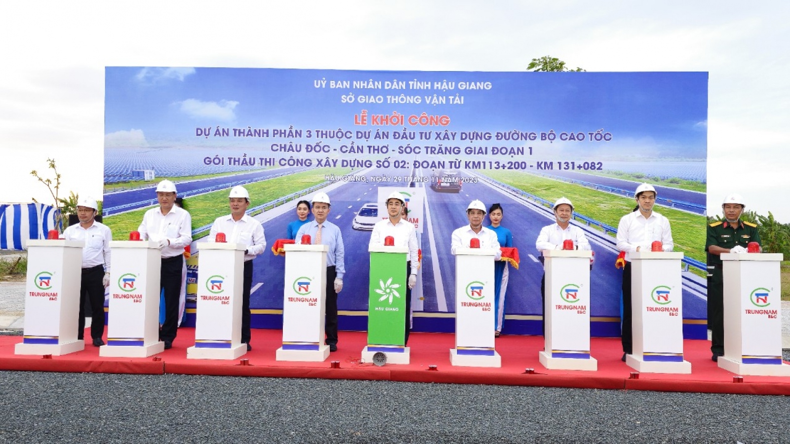 Hậu Giang khởi công gói thầu xây lắp số 2 thuộc dự án xây dựng đường bộ cao tốc