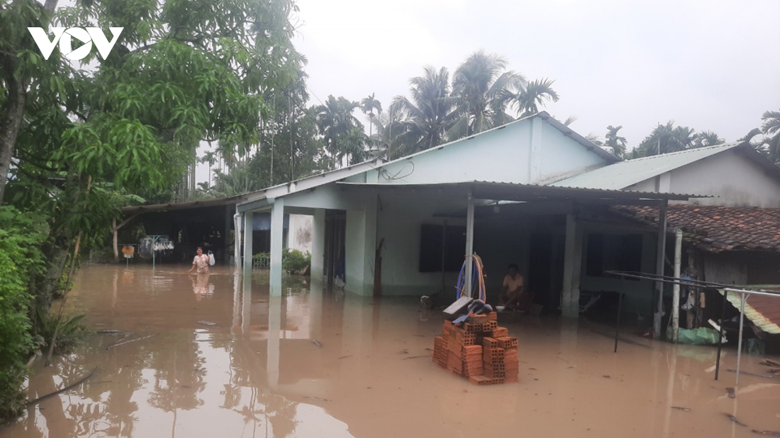 Cử tri Bình Dương liên tục kiến nghị tình trạng ngập úng, đường xuống cấp