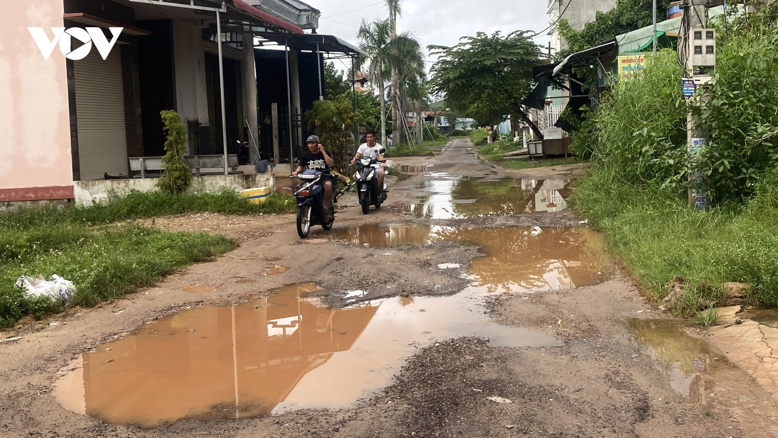 Chấn chỉnh tình trạng đường giao thông nông thôn sử dụng 1-2 năm lại hỏng