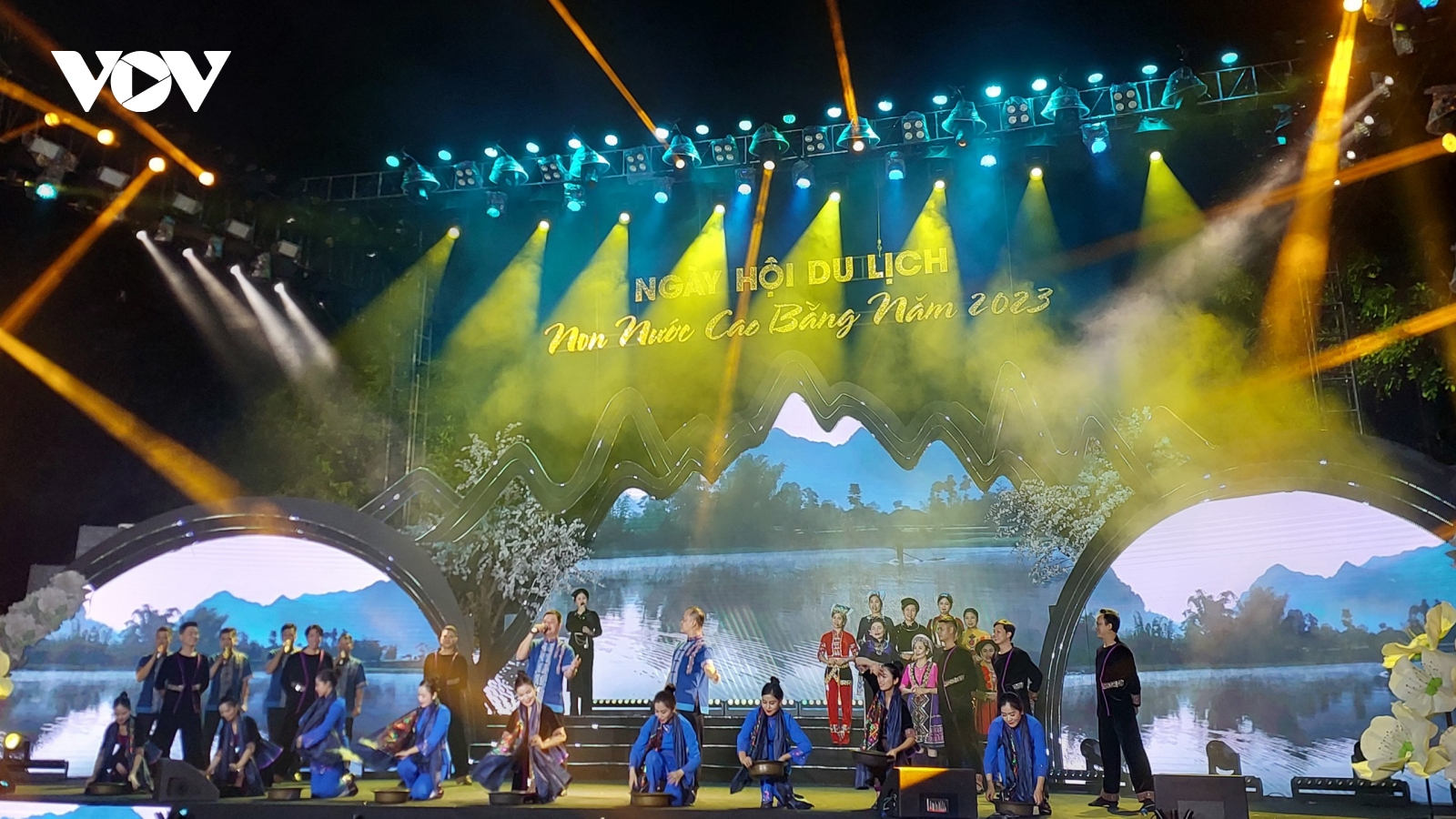 Sôi động Ngày hội Du lịch Non nước Cao Bằng năm 2023 tại Hà Nội
