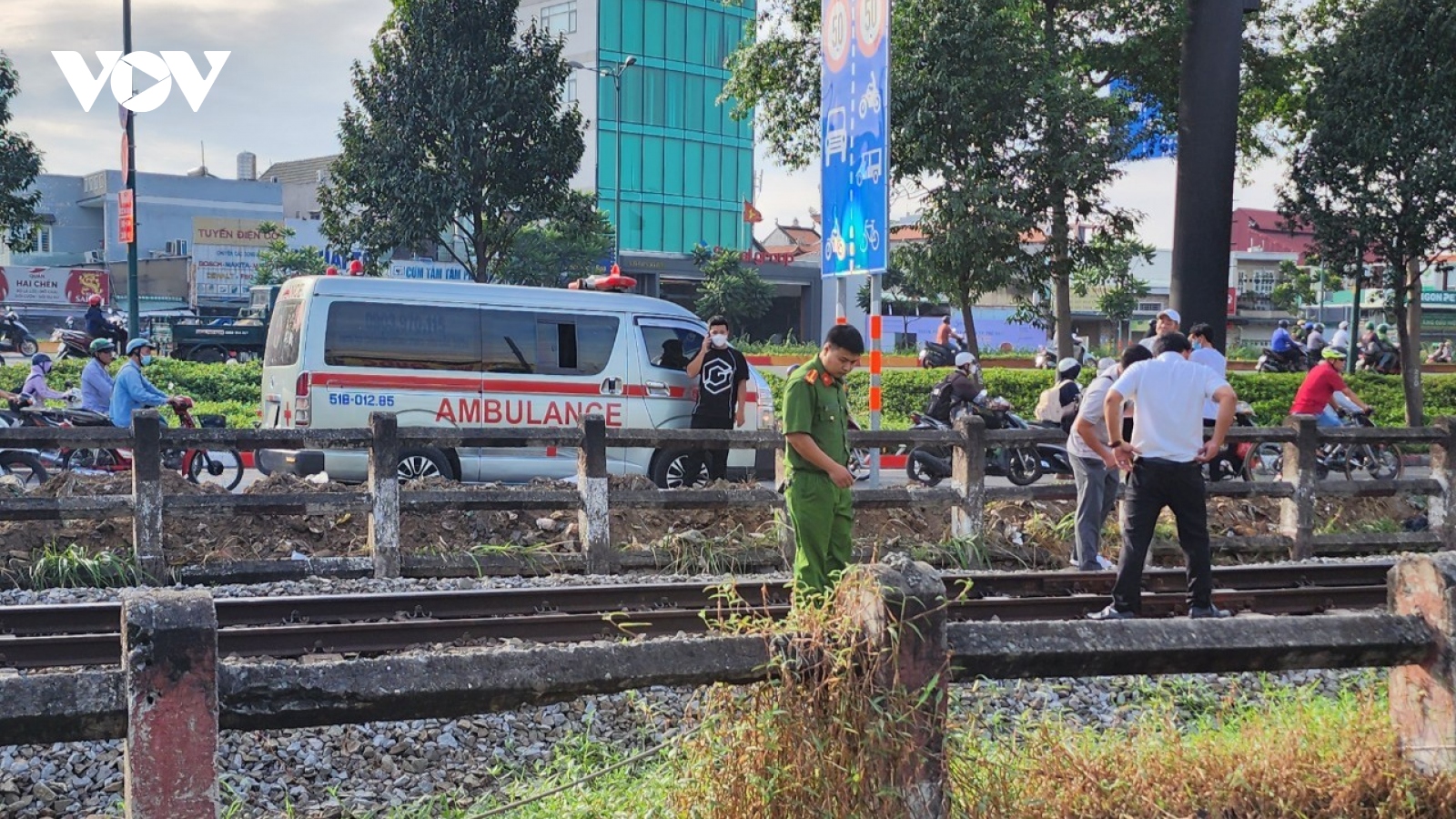 Bất ngờ lao vào đường ray, người đàn ông bị tàu hoả tông tử vong