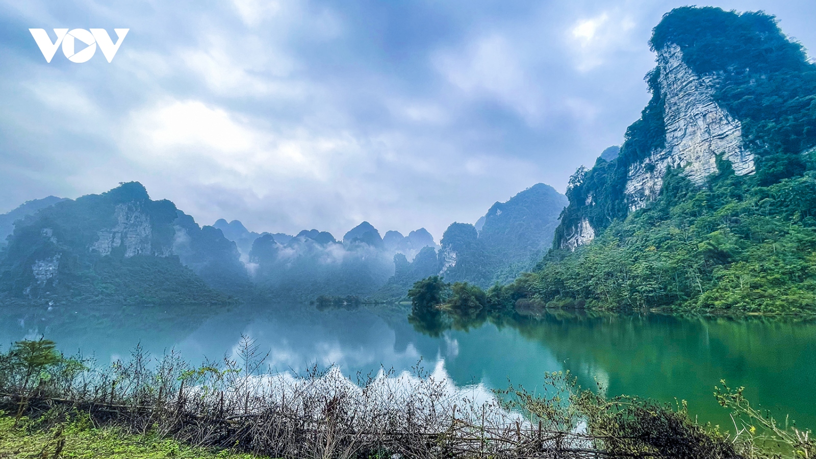 Mùa đông lên xứ Tuyên sống chậm bên dòng sông Gâm, dưới 99 ngọn núi vờn mây