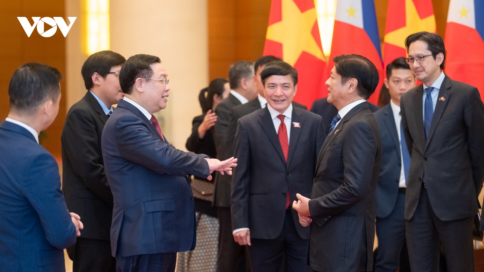 Chủ tịch Quốc hội và Tổng thống Philippines nhấn mạnh sự gia tăng tin cậy chính trị