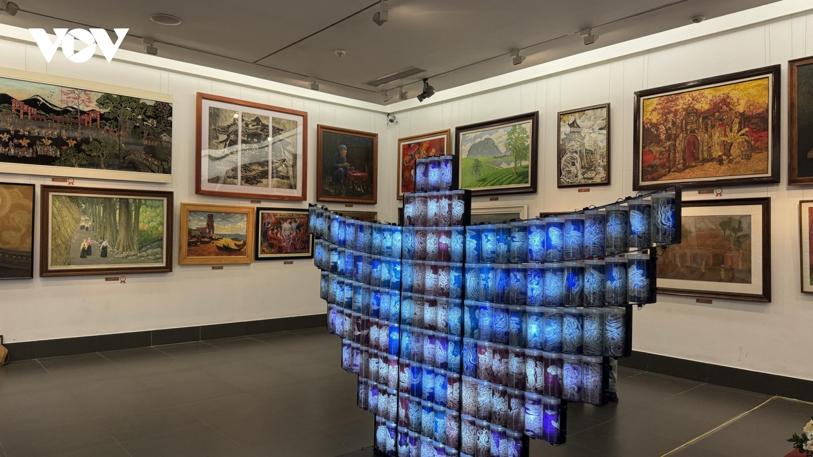 100 tác phẩm hội họa đặc sắc về di sản văn hóa Việt Nam