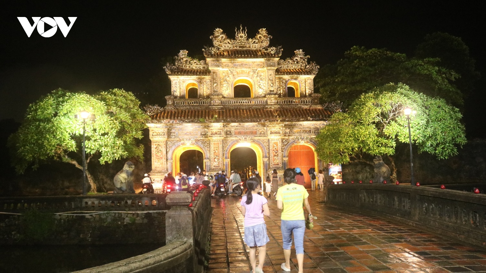 Đánh thức “Thành phố đi ngủ sớm”