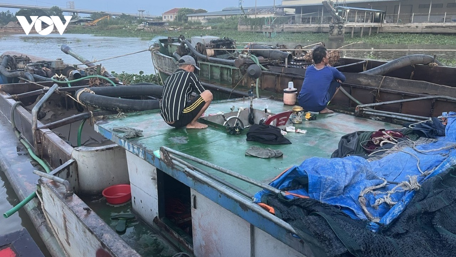 Bắt “cát tặc” tại sông Tiền