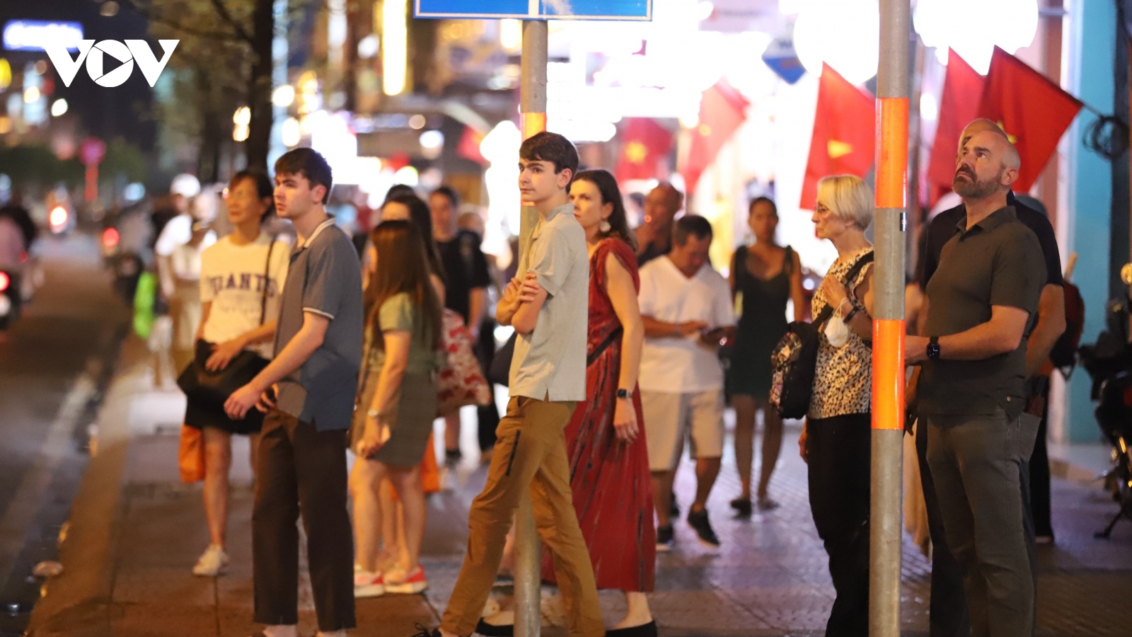 Cần làm rõ vì sao du lịch TP.HCM thua các điểm đến lân cận