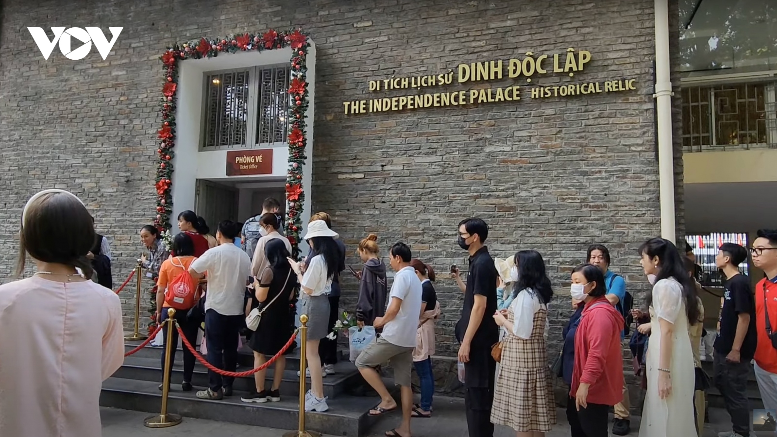 Không khí nhộn nhịp đầu năm mới tại các điểm vui chơi, tham quan ở TP.HCM