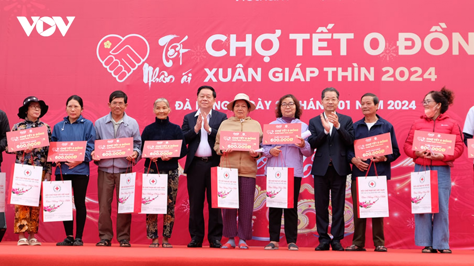 Ông Nguyễn Trọng Nghĩa dự phiên Chợ Tết 0 đồng và tặng quà Tết tại Đà Nẵng