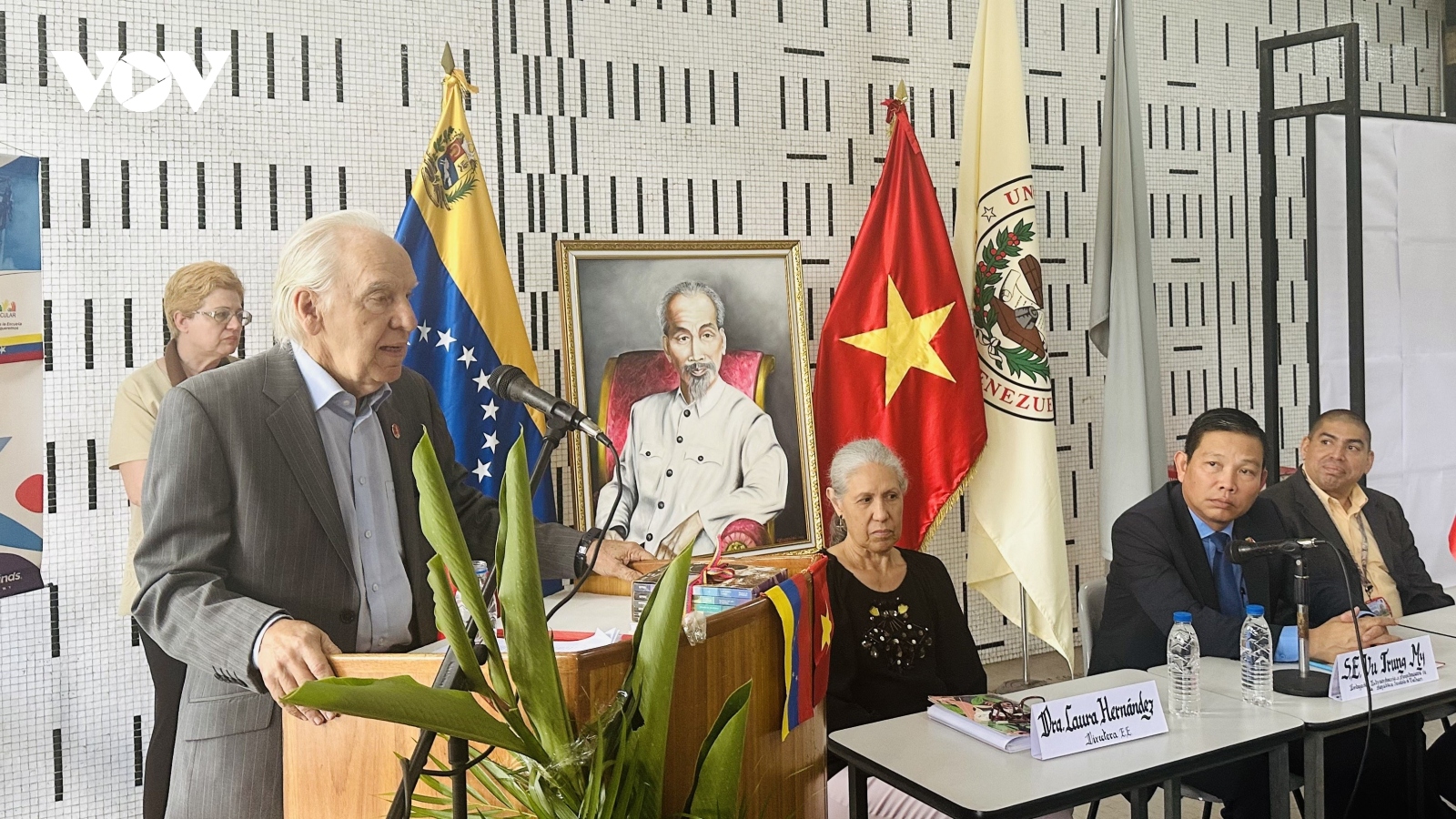 Học giả Venezuela ca ngợi Chủ tịch Hồ Chí Minh và Đảng Cộng sản Việt Nam