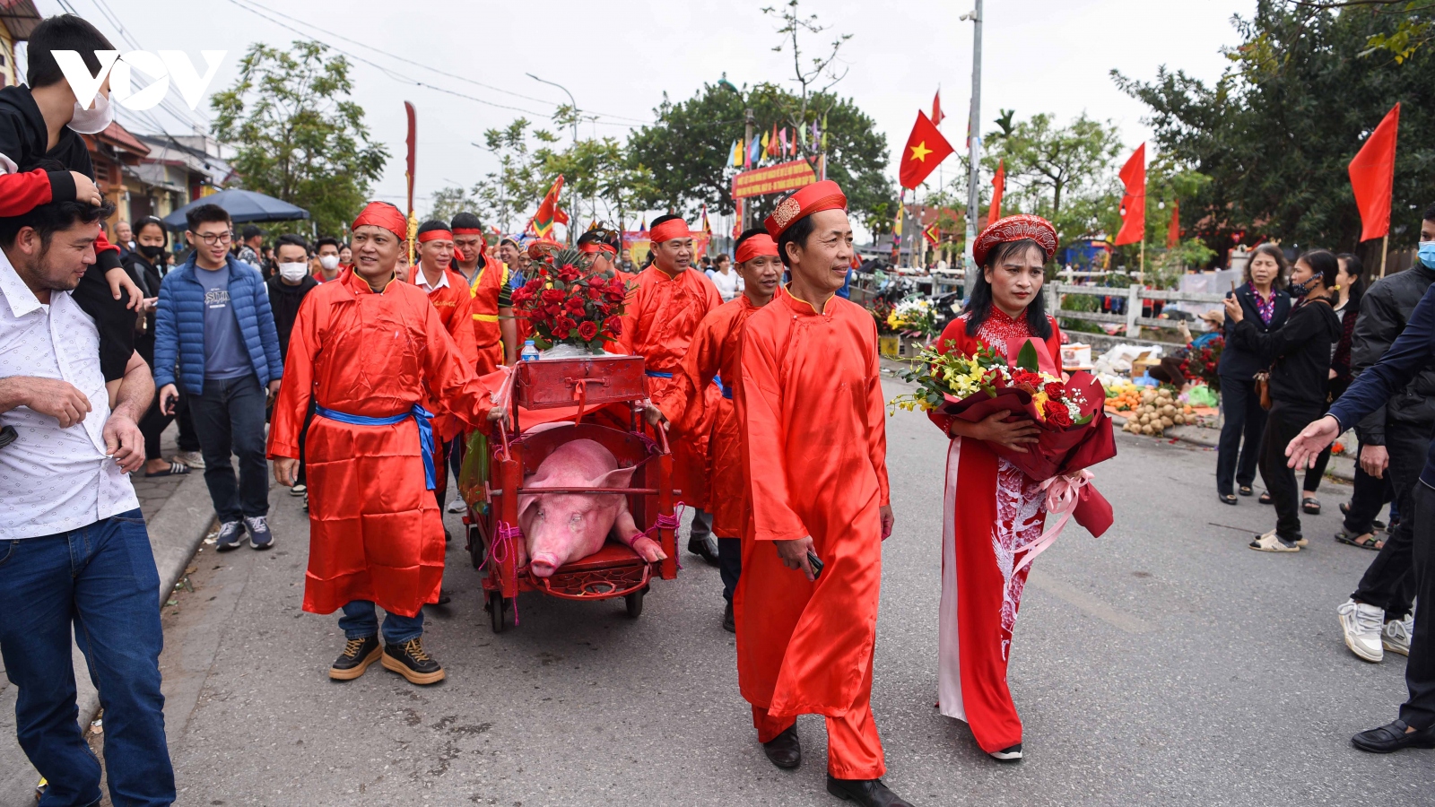 Độc lạ làng Ném Thượng dựng rạp chém lợn trong phòng kín ở Bắc Ninh