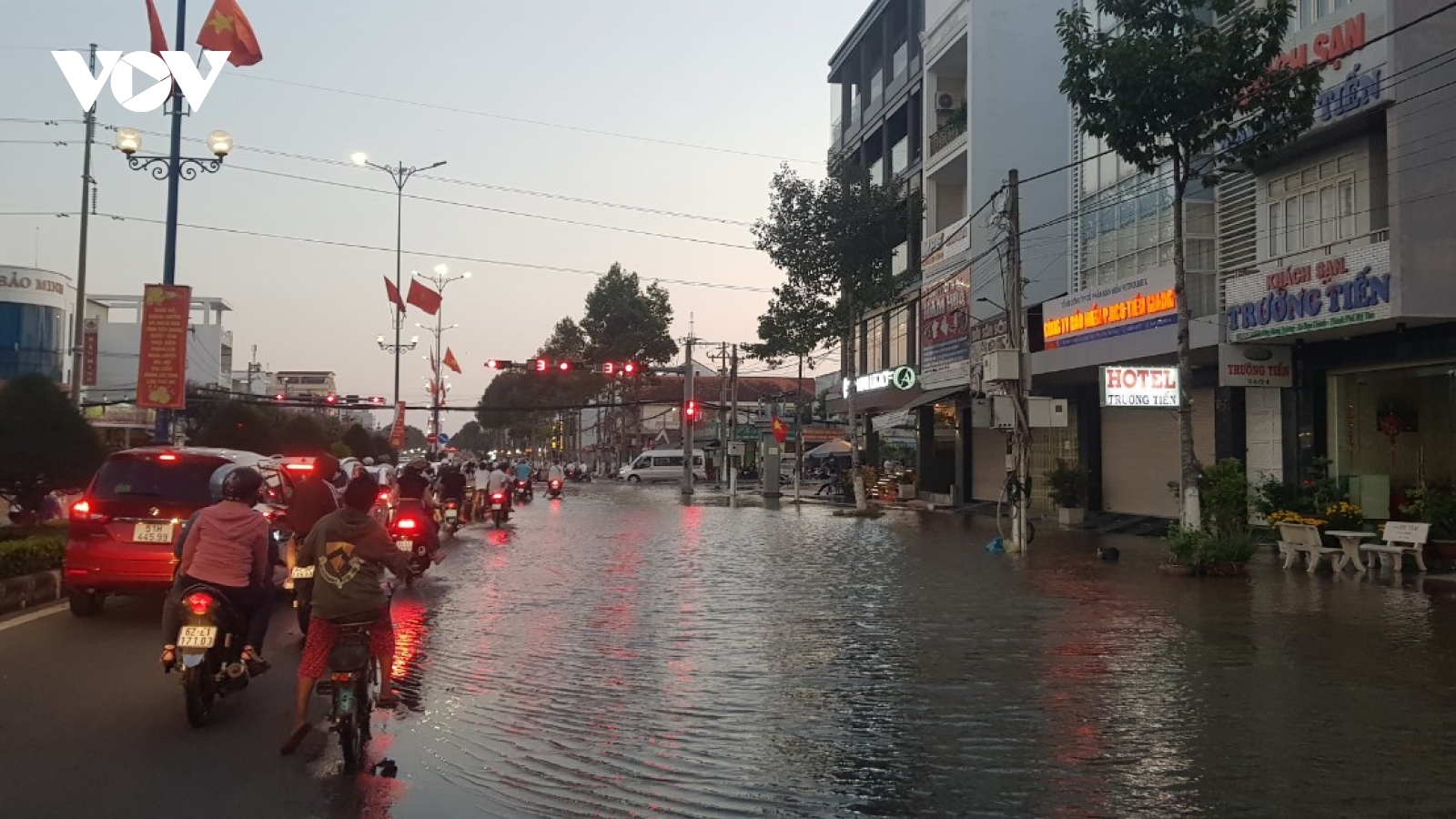 Triều cường đợt Tết Nguyên đán tiếp tục gây thiệt hại nặng ở Bến Tre, Tiền Giang