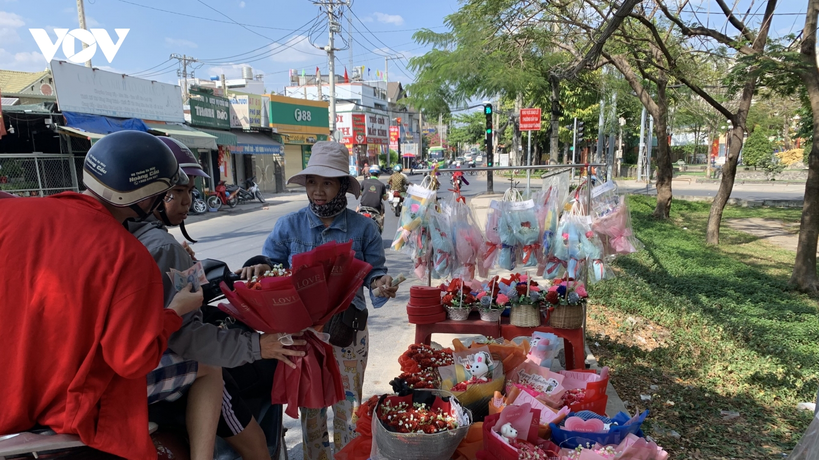 "Đìu hiu" thị trường hoa trước ngày lễ Tình nhân 14/2 ở TP.HCM