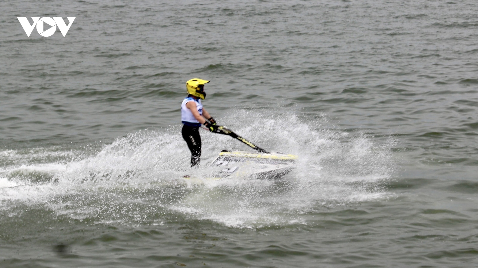 62 tay đua tranh tài Giải đua thế giới mô tô nước tại Bình Định