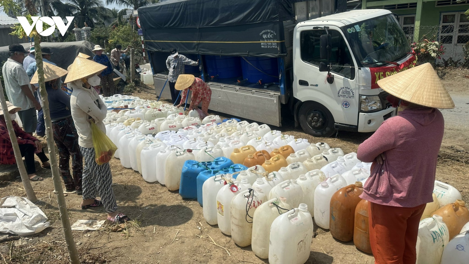 Khốc liệt vùng hạn mặn, thay đổi để thích ứng