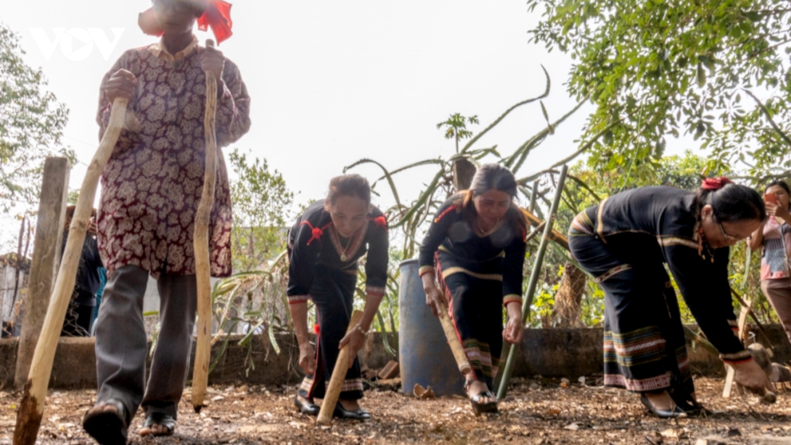 Lễ cúng cầu mưa của người Ê Đê ở thành phố Buôn Ma Thuột, Đắk Lắk