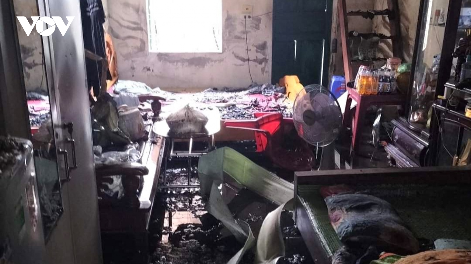 Cứu cụ bà 93 tuổi bị liệt thoát khỏi đám cháy ở Hải Phòng