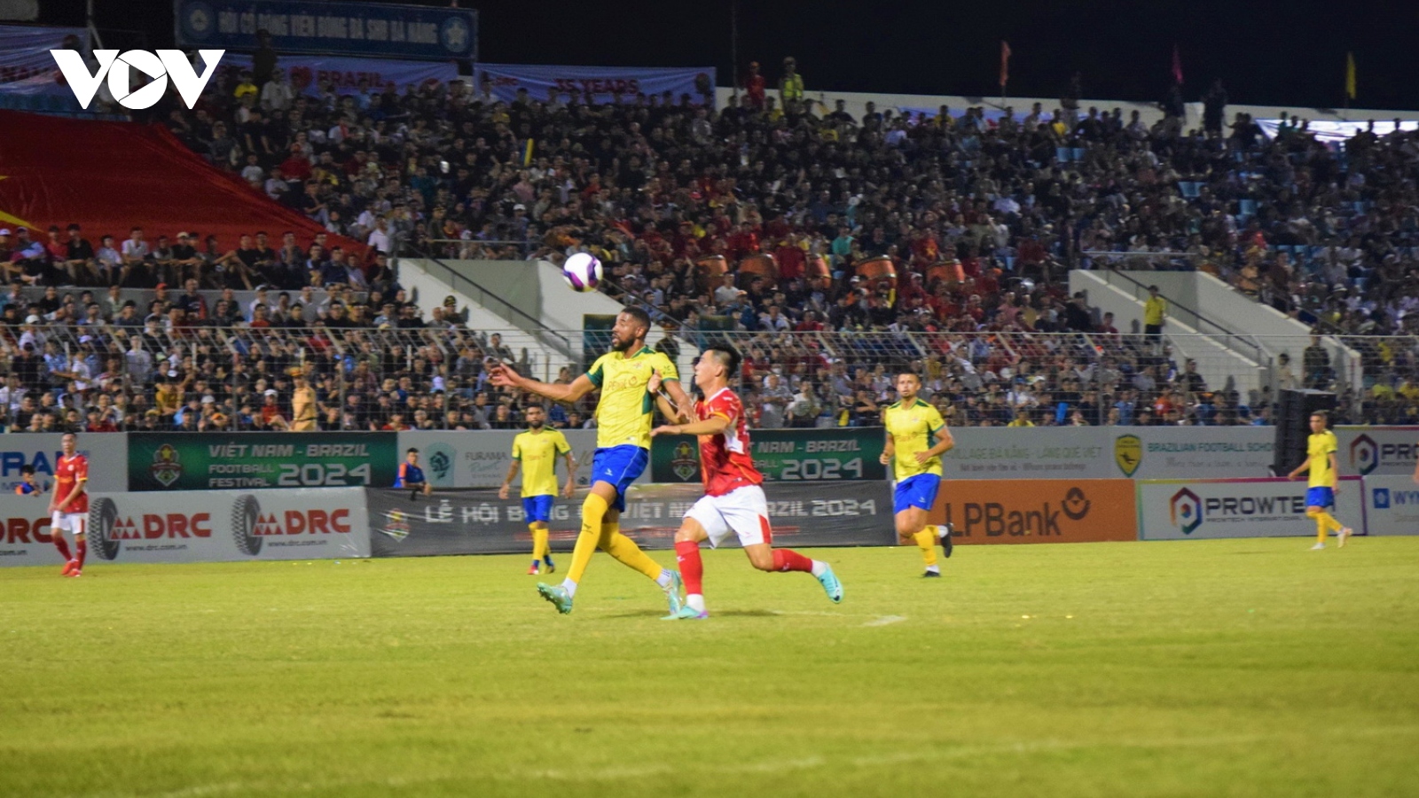 Đà Nẵng sôi động mùa du lịch Biển và lễ hội bóng đá Việt Nam-Brazil