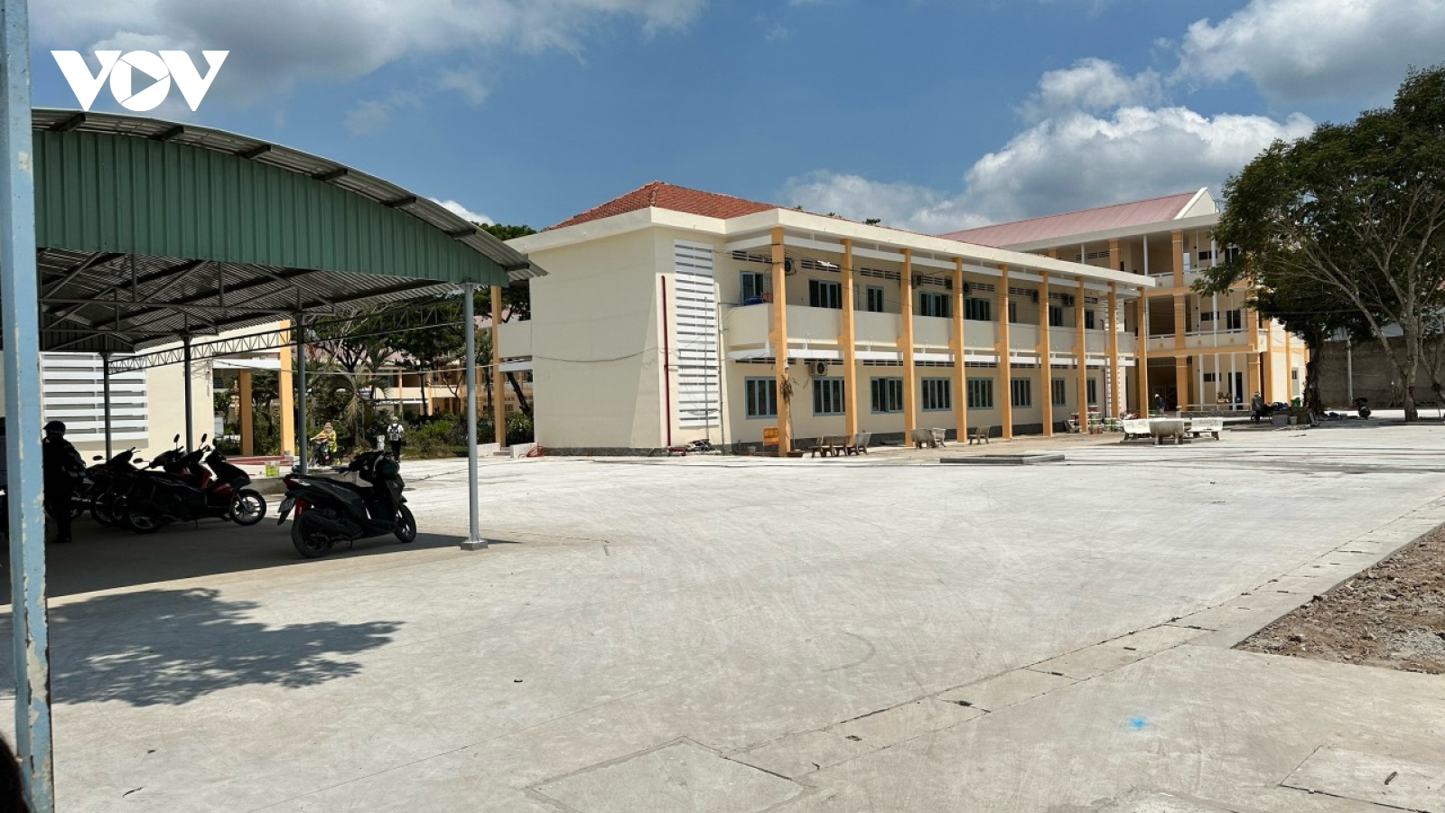 Động viên một học sinh bị bạn học hành hung không dám đến trường