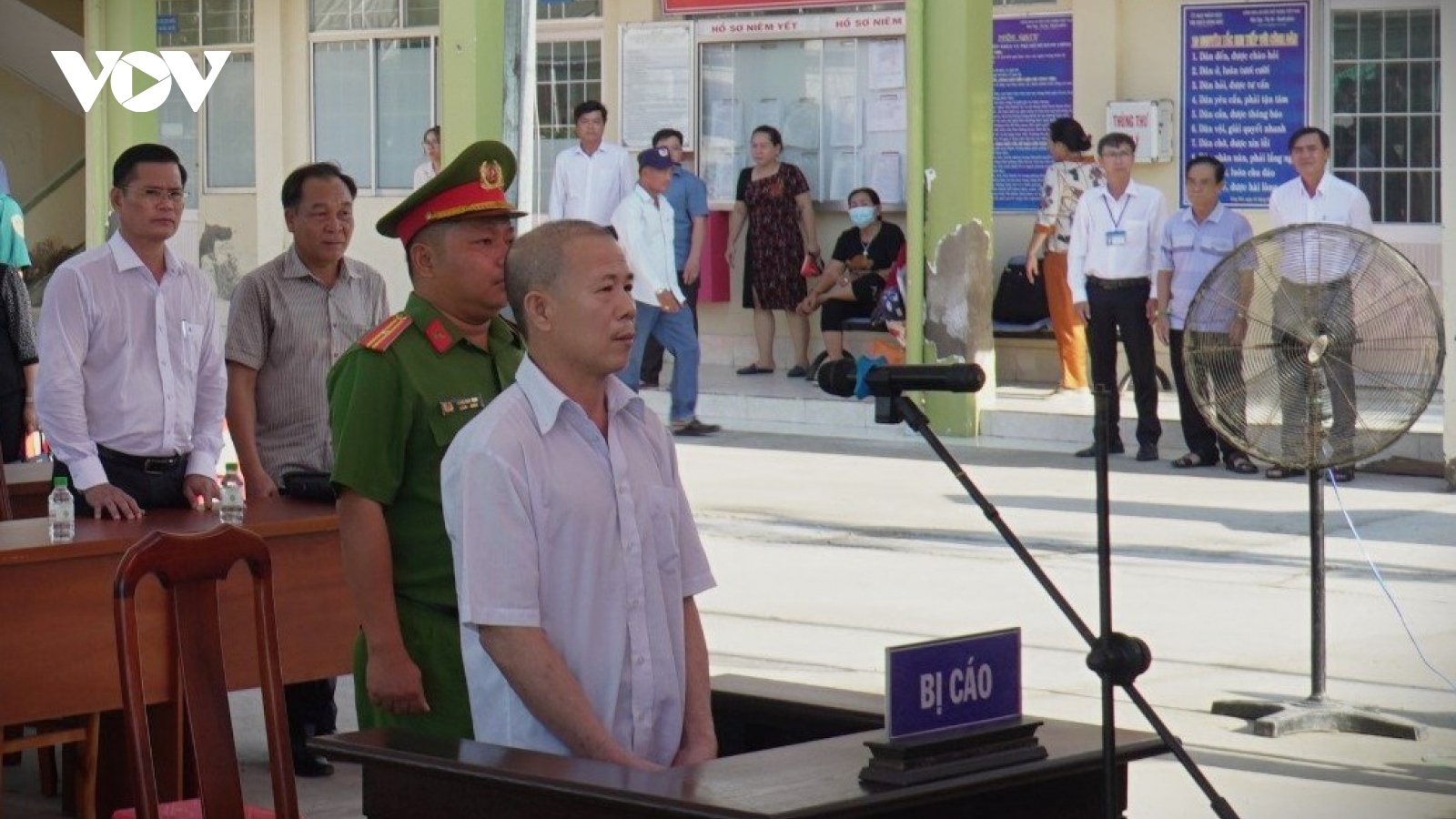 Lĩnh 2 năm tù vì đưa người đi nước ngoài đánh bắt hải sản trái phép