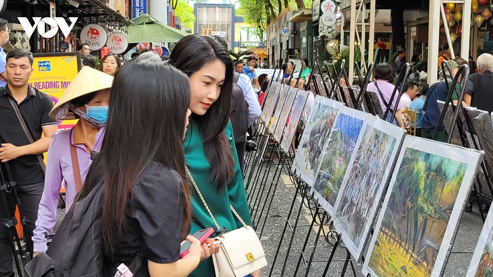 Khai mạc triển lãm ảnh "Điện Biên Phủ xưa và nay"