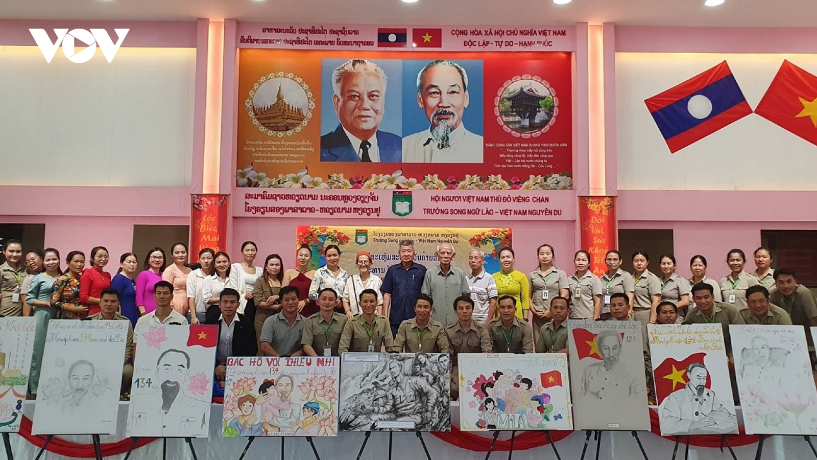 Trường song ngữ Lào – Việt Nam Nguyễn Du kỷ niệm 134 năm Ngày sinh nhật Bác Hồ