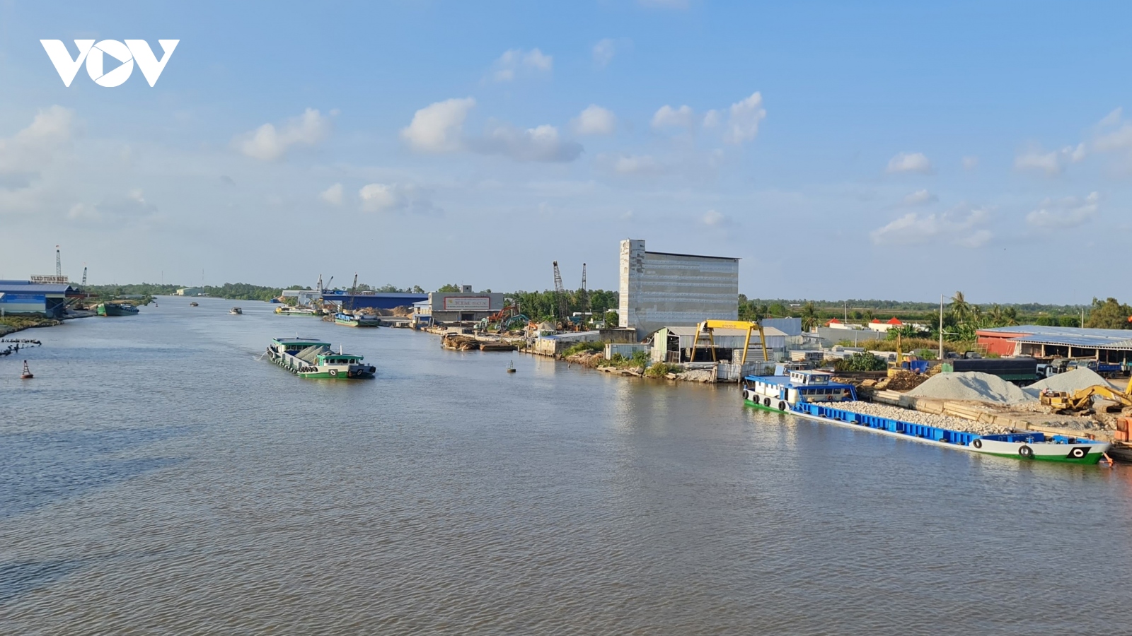 Bến thủy nội địa không phép tại Cà Mau vẫn hoạt động dù bị yêu cầu ngưng