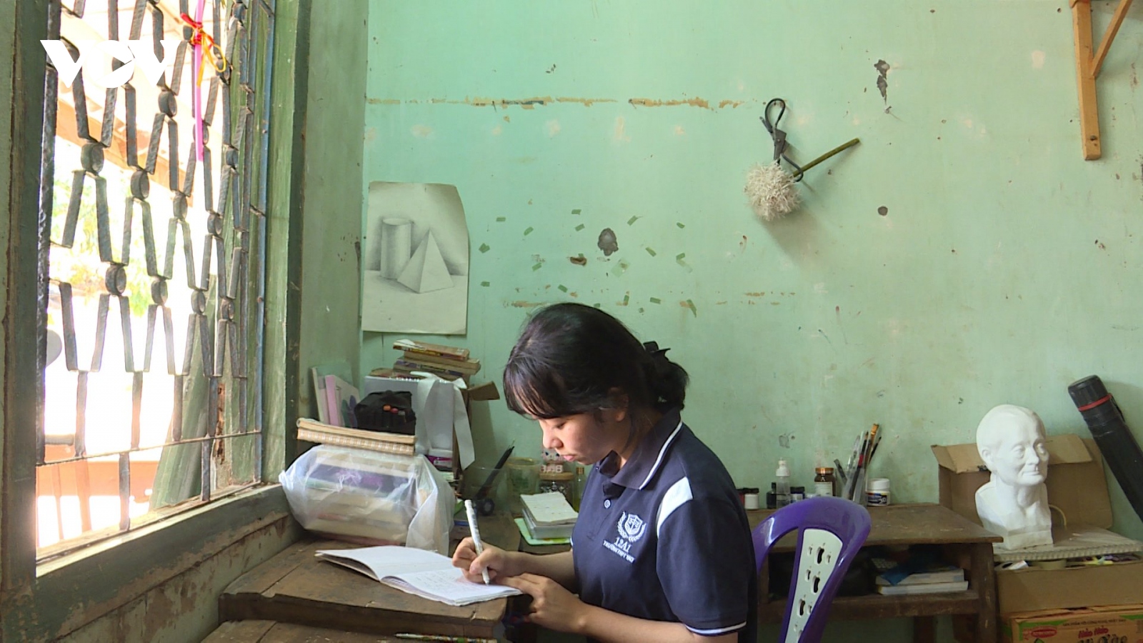 Gia Lai: Nhà trường và công an hỗ trợ học sinh khó khăn ở trọ miễn phí