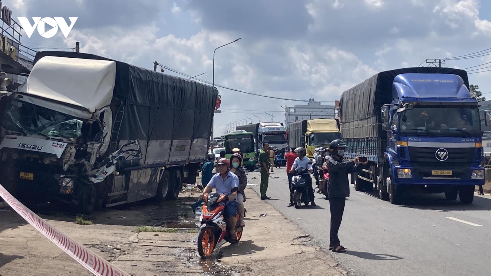 Xe tải tông liên hoàn ở Đồng Nai, 1 người tử vong