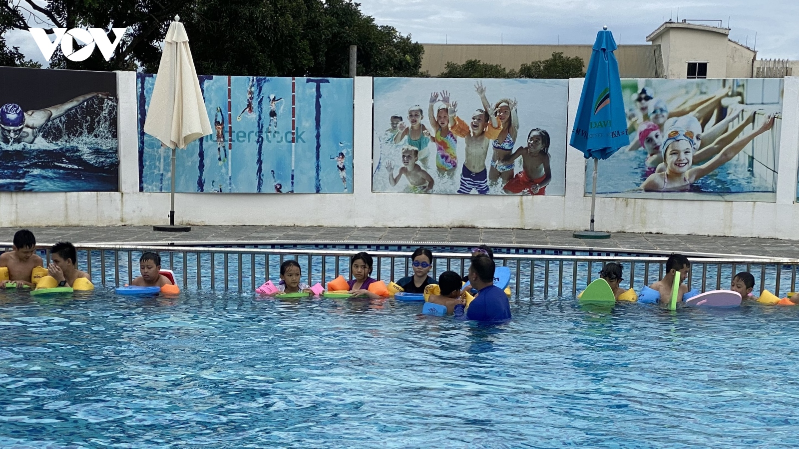 Dạy bơi miễn phí cho thanh thiếu nhi khó khăn tại Pleiku, Gia Lai
