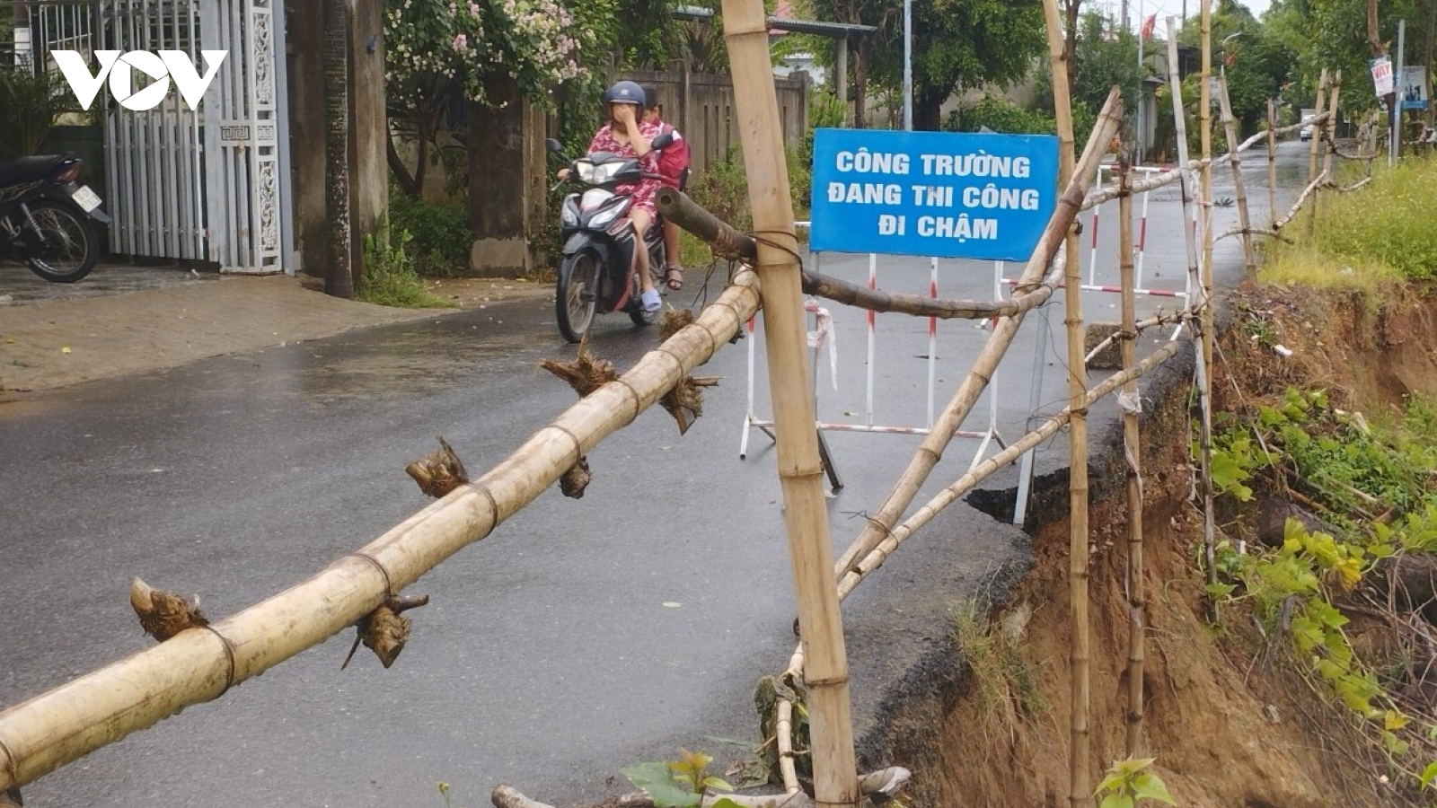 Bờ sông Hiếu sạt lở đe dọa an toàn hàng trăm hộ dân Quảng Trị