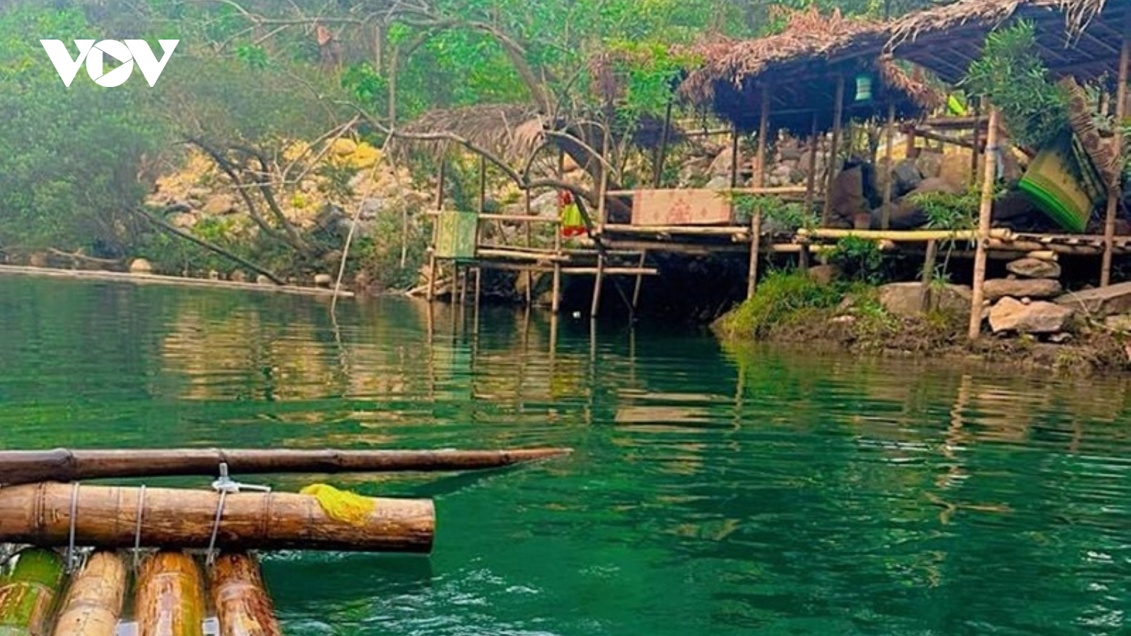 Tắm suối ở khu du lịch, người đàn ông bị đuối nước tử vong