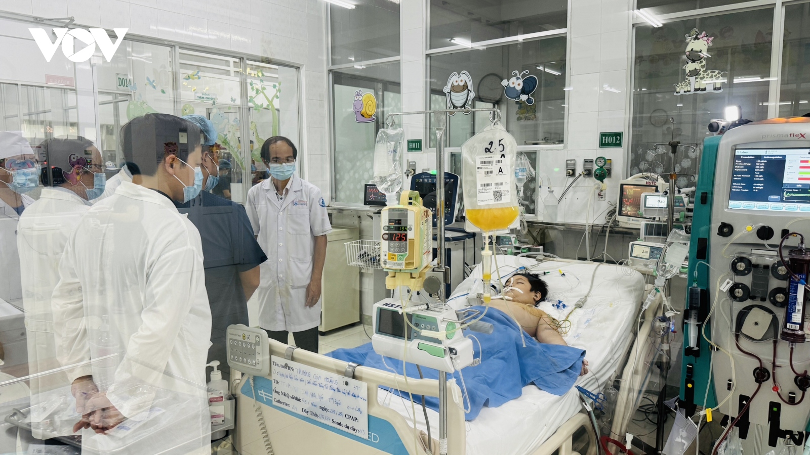 Công an Đồng Nai làm việc với các bên cung cấp thực phẩm vụ ngộ độc bánh mỳ