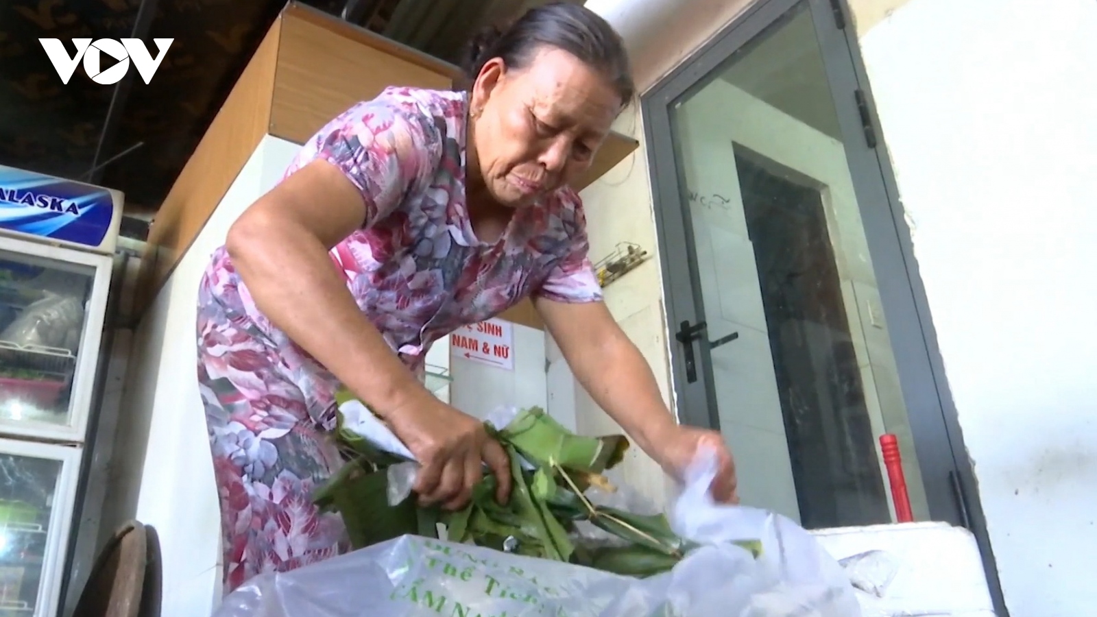 Địa phương đầu tiên cả nước “cân rác thải thu tiền”