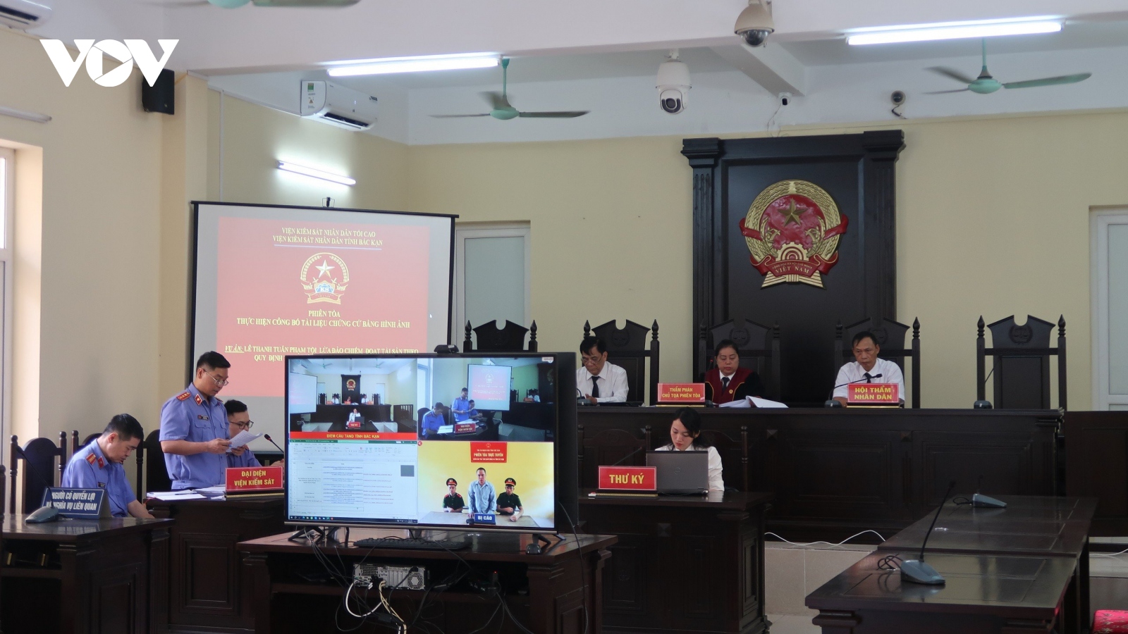 Lĩnh án 2 năm vì tội lừa đảo chiếm đoạt tài sản