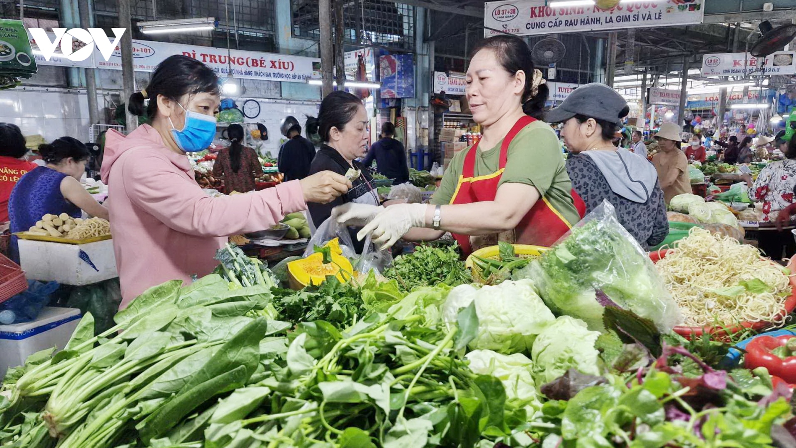 Giá cả hàng hóa tăng trước thực hiện lương mới