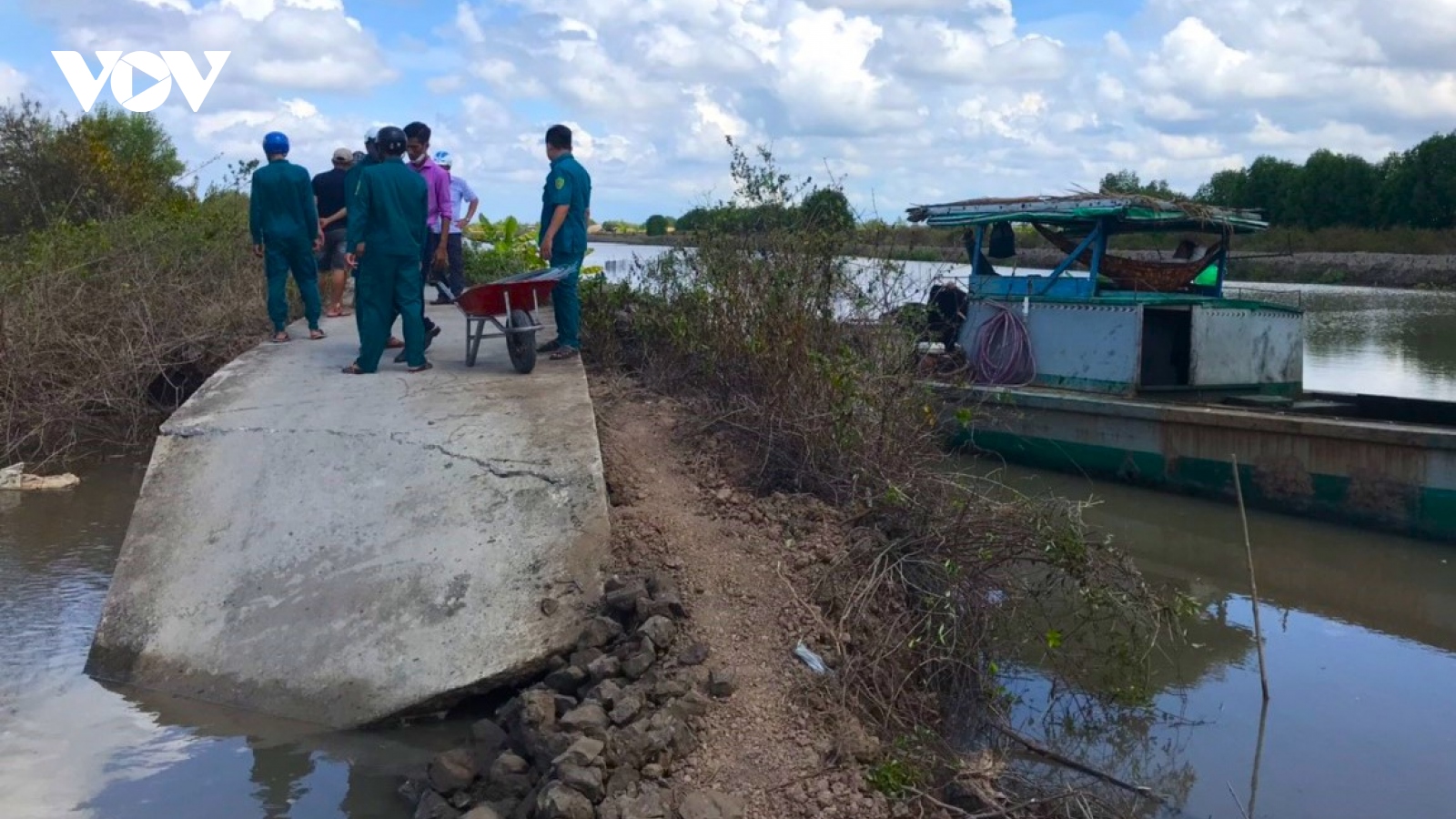 Cà Mau: Chưa lo xong sụt lún mùa khô, lại lo sạt lở mùa mưa