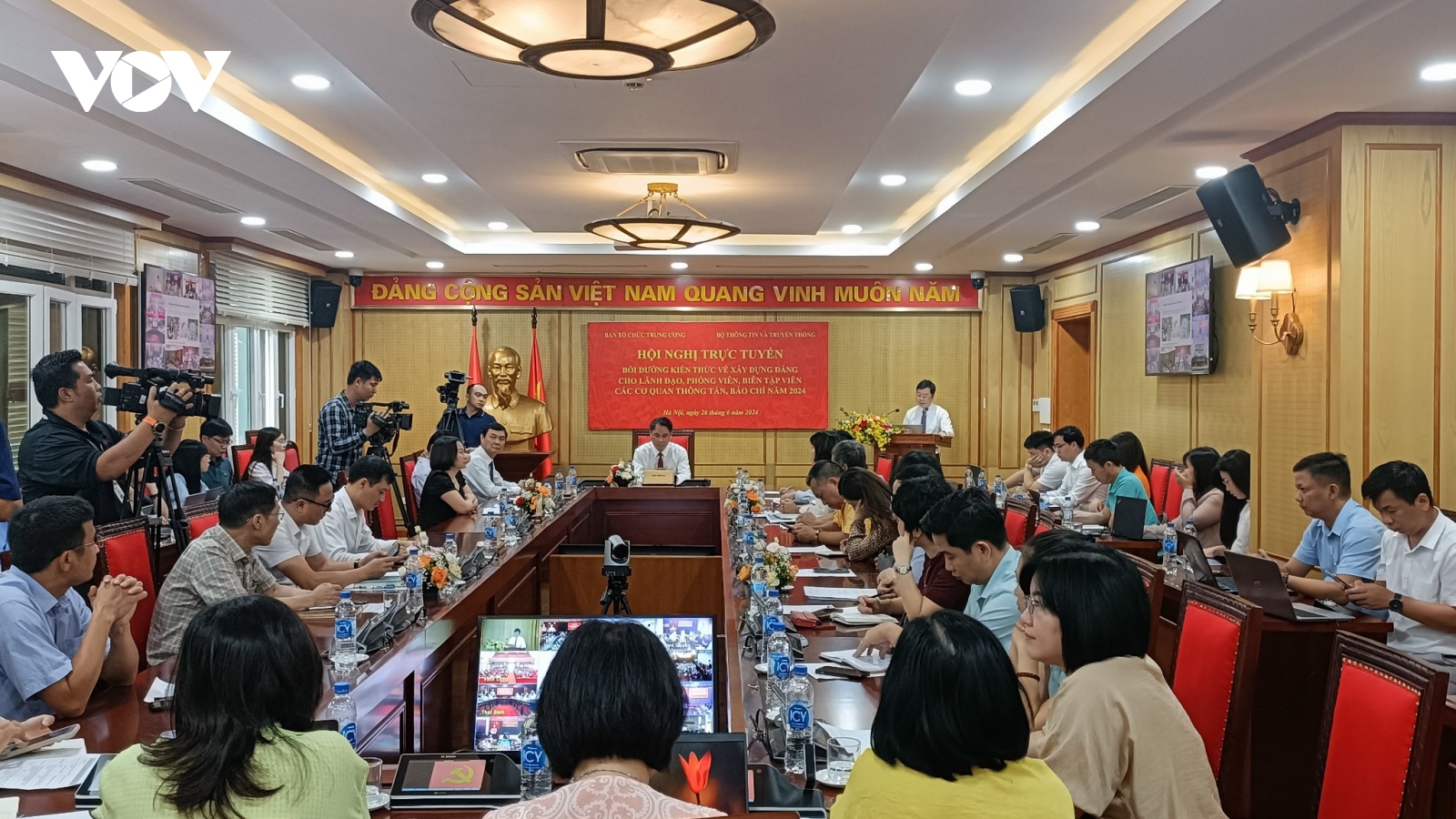 Bồi dưỡng kiến thức về xây dựng Đảng cho phóng viên, biên tập viên