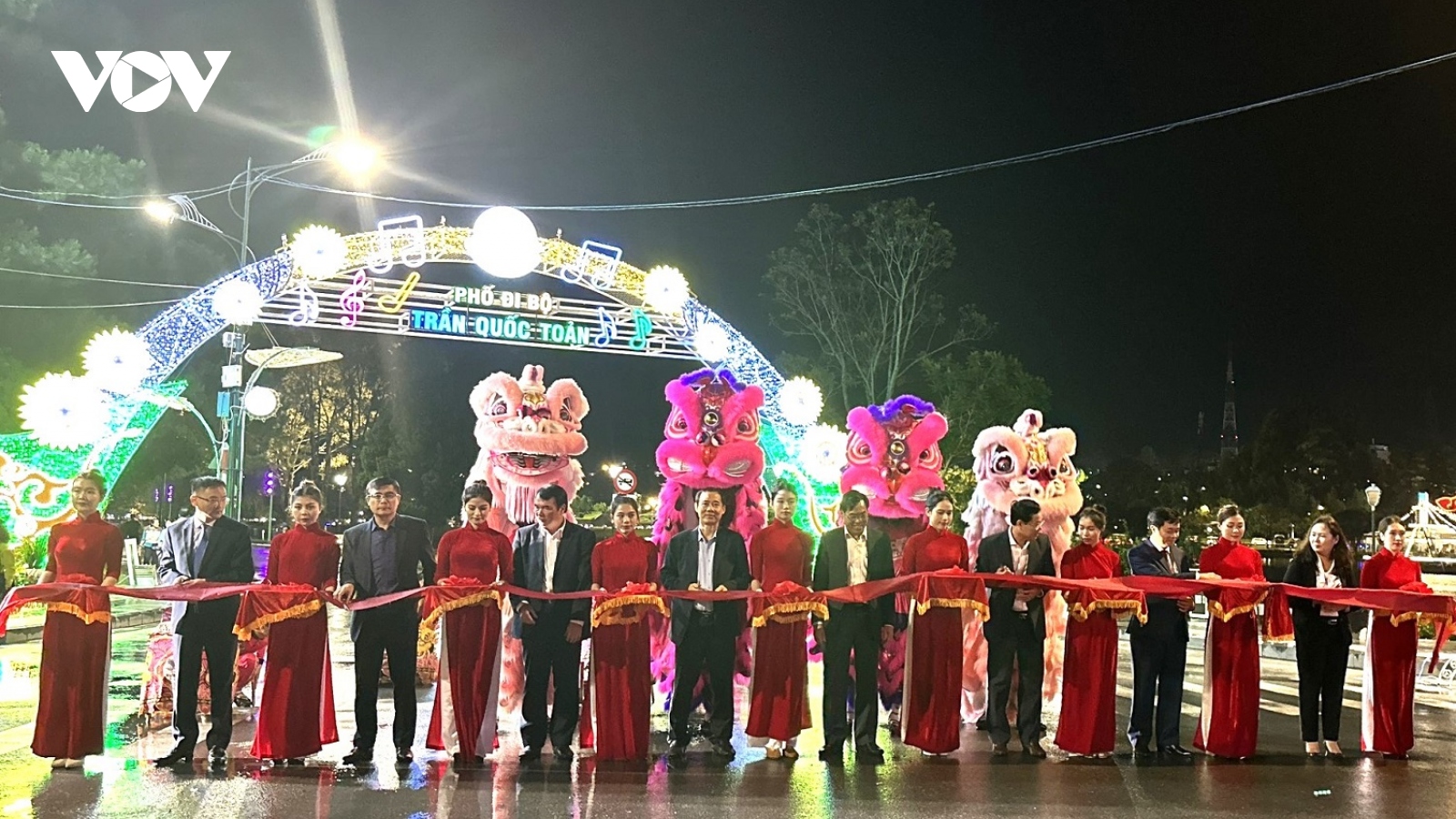 Khai trương tuyến phố đi bộ ven hồ thơ mộng nhất Đà Lạt